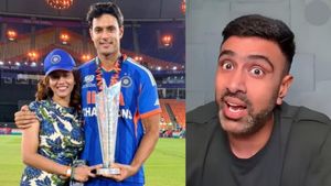 అతను మనిషే.. ట్రైన్ జర్నీ కూడా సెన్సేషనా?: అశ్విన్