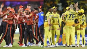 IPL 2026: చిక్కుల్లో సీఎస్‌కే.. కోర్టుకెక్కిన సన్‌రైజర్స్!