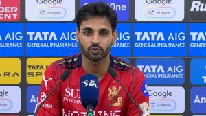 15 ఏళ్ల కుర్రాడి విధ్వంసం.. భువీ రియాక్షన్ ఇదే!