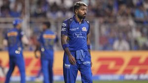 వద్దన్నా రికార్డులే.. ముంబైని ముంచుతున్న హార్దిక్ పాండ్యా!