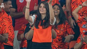 ఆనందంతో ఊగిపోయిన కావ్య పాప! (వీడియో)