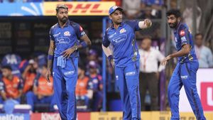 MI: కష్టాల్లో ముంబై ఇండియన్స్.. ప్లేఆఫ్స్ ఆశలు గాలిలో దీపమేనా?