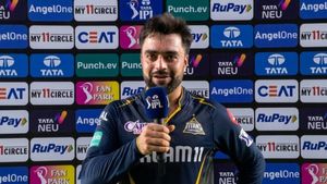 తప్పుడు బంతితో అతన్ని డకౌట్ చేశా: రషీద్ ఖాన్