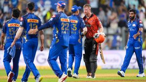 ముంబై ఇండియన్స్ స్టార్ ఆల్ రౌండర్ అవుట్.. రీప్లేస్