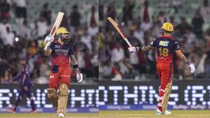 RCB vs KKR: సెంచరీతో కోహ్లీ గర్జన: ప్లేఆఫ్స్ రేసు నుంచి కేకేఆర్ ఔట్?