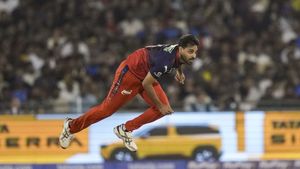 MI vs RCB: ముంబైని ముంచేసిన భువీ.. రేసు నుంచి అవుట్