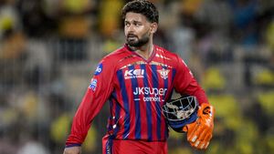 రిషబ్ పంత్‌కు బీసీసీఐ బిగ్ షాక్!