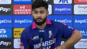 పర్సనల్ విషయాలు మీకెందుకు?: గట్టిగా ఇచ్చి పడేసిన కెప్టెన్!