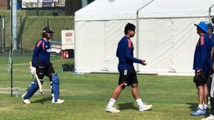 IND vs IRE:  వైభవ్ సూర్యవంశీ, అభిషేక్ శర్మ మధ్య వాగ్వాదం! (వీడియో)