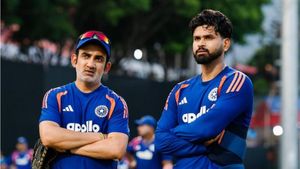 గంభీర్‌కు బదులుగా వారిని ఎందుకు బలిపశువులను చేశారు?: మాజీ క్రికెటర్