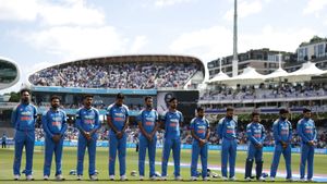 చేతికి నల్లటి రిబ్బన్లతో బరిలోకి దిగిన భారత జట్టు.. కారణం తెలిస్తే కన్నీళ్లు ఆపకోలేరు!