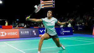 Japan Open 2026: 35 నిమిషాల్లో చైనా కోట బ్రేక్: క్వార్టర్స్‌కు దూసుకెళ్లిన పీవీ సింధు!