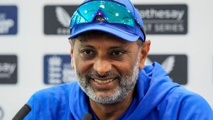 మూడు ఓటములకే ఇంతలా విమర్శలా: టీమిండియా బ్యాటింగ్ కోచ్