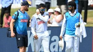IND vs SL: శ్రీలంక ఆటగాడి మెడకు తీవ్ర గాయం.. ఆసుపత్రికి తరలింపు!