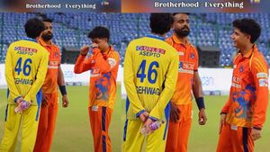సెహ్వాగ్ బ్రదర్స్ కెమిస్ట్రీ అదుర్స్.. వీడియో వైరల్!