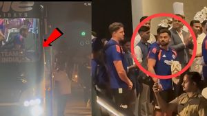 Viral Video: రోహిత్ శర్మకు ఊహించని ప్రమాదం.. కోహ్లీ రియాక్షన్ వైరల్!