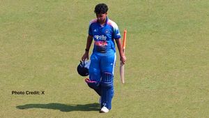 Aaryavir Sehwag: సెహ్వాగ్ కొడుకు విధ్వంసం.. 19 ఫోర్లు, 8 సిక్సర్లతో వీరవిహారం!
