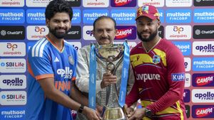 విండీస్‌ను కాపాడండి ప్లీజ్.. కోచ్ ఆవేదన!