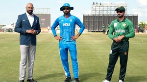 IND vs PAK: టాస్ గెలిచిన భారత్.. బరిలో టినేజ్ సెన్సేషన్!