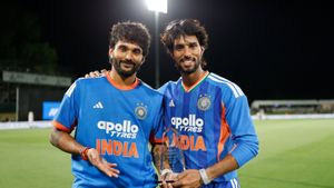 తెలుగోళ్ల విధ్వంసం.. జైకొట్టిన పాక్ ఫ్యాన్స్.. షాక్‌లో పాకిస్తాన్ మీడియా!