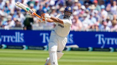 IND vs ENG 3rd Test: Rishabh Pant Makes History, Breaks MS Dhoni's Record Despite Being Injured