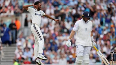 IND vs ENG: Thrilling Fifth Test Hangs in the Balance as Bad Light Forces Early Stumps on Day 4