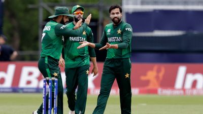 IND vs NZ T20 World Cup Final: Mohammad Amir Criticises Mitchell Santner for ‘Gifting’ Trophy to India