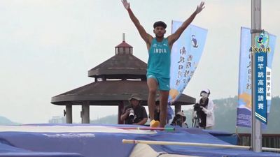 Indian Pole Vault Star Dev Meena Delivers 5.40m Once More