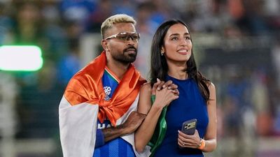 Hardik Pandya spotted in Rs 12 Crore Ferrari with girlfriend Mahieka Sharma - Watch