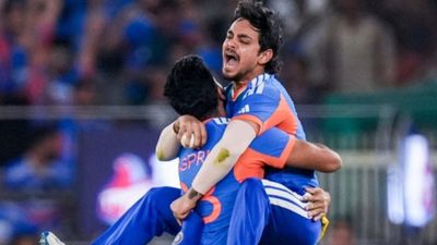 India vs New Zealand Final: Sensational Ishan Kishan Catches Rock Black Caps Chase