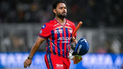 Rishabh Pant Injury Update: What Happened to LSG Captain as he Got Retired Hurt in RCB match? Will he Bat Again?