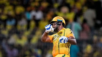 CSK vs KKR IPL 2026: Sanju Samson’s ‘Flying Bat’ Moment Sends Chepauk Crowd Into Splits