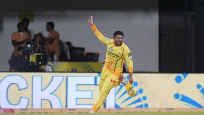 Sarfaraz Khan’s ‘Superman’ Catch Stuns Chepauk Crowd as Axar Patel Falls in CSK vs DC