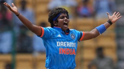 IND W vs ENG W: 25 ಎಸೆತದಲ್ಲಿ ಬಿತ್ತು ಇಂಗ್ಲೆಂಡ್‌ 9 ವಿಕೆಟ್‌