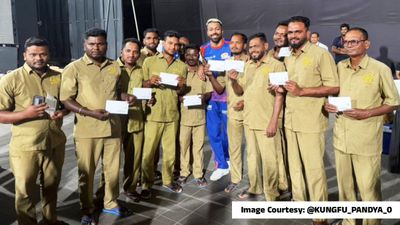 ಹೃದಯವಂತ: ಮೈದಾನದ ಸಿಬ್ಬಂದಿಗಳಿಗೆ ಹಾರ್ದಿಕ್‌ ಚೆಕ್‌ ನೀಡಲು ಇದೇ ಕಾರಣ