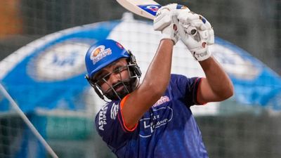 IPL 2026: ಭರ್ಜರಿ ಸಿಕ್ಸರ್ ಸಿಡಿಸಿ ಫೀಲ್ಡರ್‌ಗೆ ಕ್ಯಾಚ್ ಸವಾಲು ಹಾಕಿದ ಹಿಟ್‌ಮ್ಯಾನ್