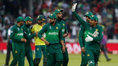 ಅಂತಾರಾಷ್ಟ್ರೀಯ ಕ್ರಿಕೆಟ್ಗೆ ವಿದಾಯ ಹೇಳಿದ ಪಾಕ್ ಮಾಜಿ ನಾಯಕ