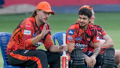 IPL 2026: ആദ്യം ആര്‍സിബി, ഇപ്പോള്‍ എസ്ആര്‍എച്ച്!! വെറ്റോറിയാണ് വില്ലന്‍, കാണിച്ച അബദ്ധമിങ്ങനെ