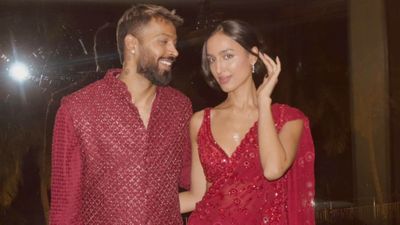 T20 WC 2026: ലേശം ഓവറല്ലേ? കാമുകിക്കൊപ്പം 'പരിധിവിട്ട്' ഹാര്‍ദിക്!! രൂക്ഷവിമര്‍ശനം