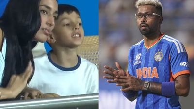 T20 WC 2026: ​ഗ്യാലറിയിലിരുന്ന് അച്ഛനോട് ദേഷ്യം കാണിച്ച് ഹാർദിക്കിന്റെ മകൻ, ആശ്വസിപ്പിച്ച് മഹേക ശർമ്മ