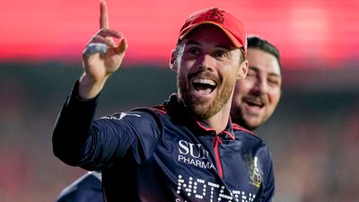 ആര്‍സിബിയുടെ കള്ളക്കളി!! അംപയറെ വിലയ്ക്കു വാങ്ങി? അതെന്ത് ക്യാച്ച്, ഗവാസ്‌കറും ഹാപ്പിയല്ല