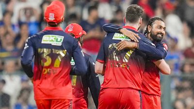 IPL 2026: വാംഖഡെയിലും മുംബൈയ്ക്ക് രക്ഷയില്ല!! ഹാട്രിക് തോല്‍വി; തല്ലി കഥ കഴിച്ച് ആര്‍സിബി