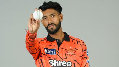 വൈഭവടക്കം 3 പേര്‍ ആദ്യ ഓവറില്‍ തീര്‍ന്നു!! അരങ്ങേറ്റത്തില്‍ തീയായ് ഹിംഗെ, ആരാണ് പുതിയ ഹീറോ ?