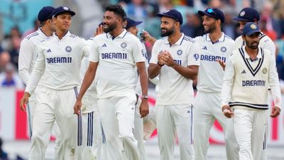 IND vs ENG: “பந்தில் வாஸ்லின் தடவி..” இந்திய அணி மீது அபாண்டமான புகார்.. பாகிஸ்தான் வீரர் உளறல்