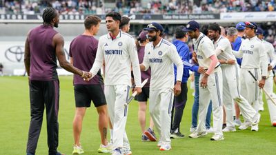IND vs ENG: களத்தில் தான் எதிரிகள்.. போட்டி முடிந்த பிறகு இந்தியா,இங்கிலாந்து வீரர்கள் செய்த காரியம்