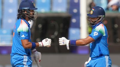 IND vs NZ: "ஆட்டநாயகன்".. இரவு வந்த மெசேஜ்.. விருதை வென்ற பின் ரகசியத்தை  உடைத்த வருண் சக்கரவர்த்தி | Champions Trophy 2025: Varun Chakravarthy  Crowned Player of the Match for 5 ...