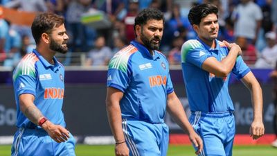 ரோஹித் சர்மாவின் பதவிக்கு வேட்டு.. ODI அணியின் கேப்டனாக சுப்மன் கில்லுக்கு ஆதரவு அளித்த கவாஸ்கர்