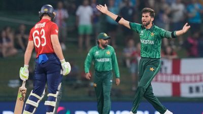 PSL 2026: பாகிஸ்தான் வீரர் ஷாகின் அப்ரிடிக்கு ரூ.3 லட்சம் அபராதம்.. ஹோட்டலில் நடந்த செயலால் நடவடிக்கை