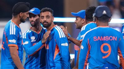 IND vs ENG: வருண் சக்கரவர்த்தியை குறை சொல்வதா? அபிஷேக் செய்ததை பார்க்கலையா? சேவாக் சரமாரி கேள்வி