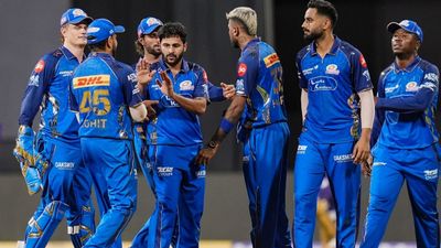 IPL 2026: 'லார்ட்' ஷர்துல் தாகூர்னா சும்மாவா.. மும்பை இந்தியன்ஸ் அறிமுகத்திலேயே 3 விக்கெட்!